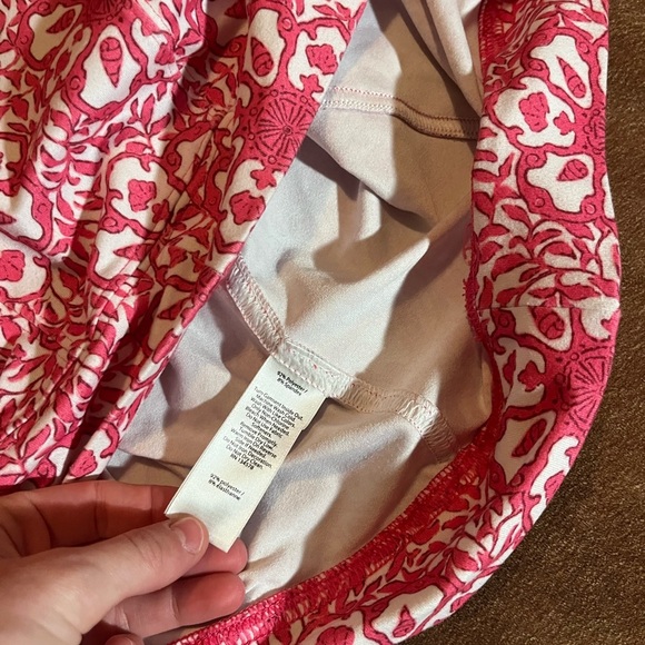 Women's Vineyard Vines Performance quarter zip
size XS
No flaws!! - Picture 4 of 5